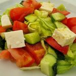 salat-s-fetou-a-melounem-nezjevne-chyby-ktere-kazi-chut.jpg